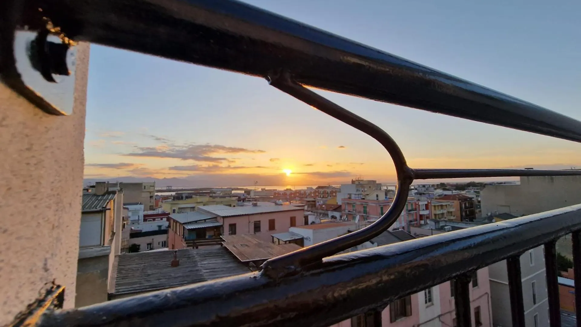 Konukevi Stramontel Otel Cagliari