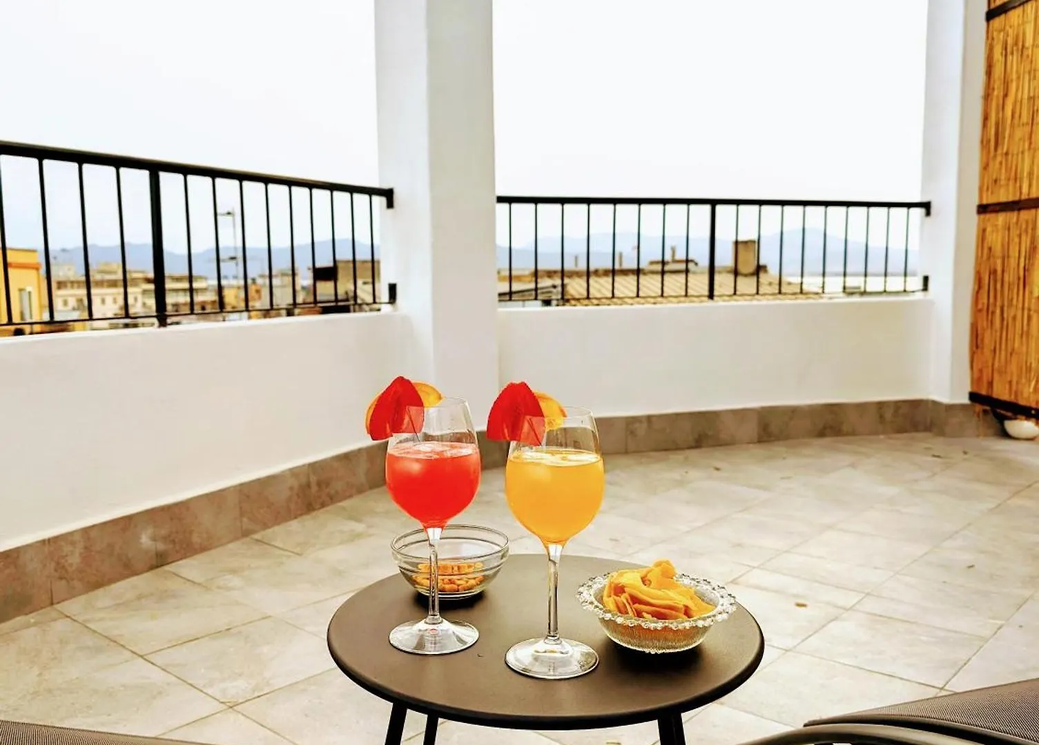 Konukevi Stramontel Otel Cagliari İtalya