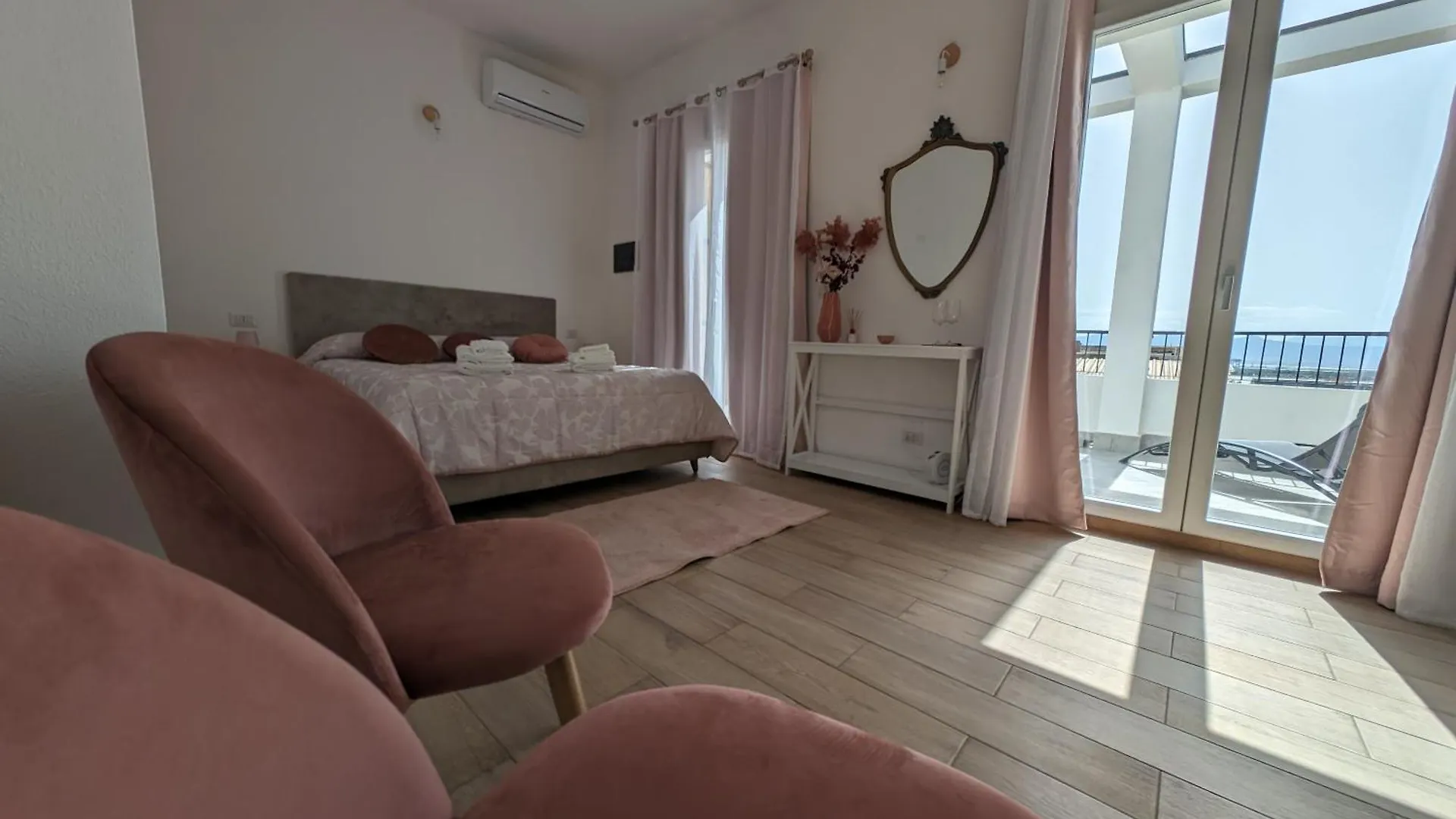 Stramontel Otel Cagliari Konukevi